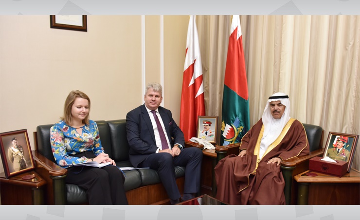 Defense Minister receives Estonia Ambassador